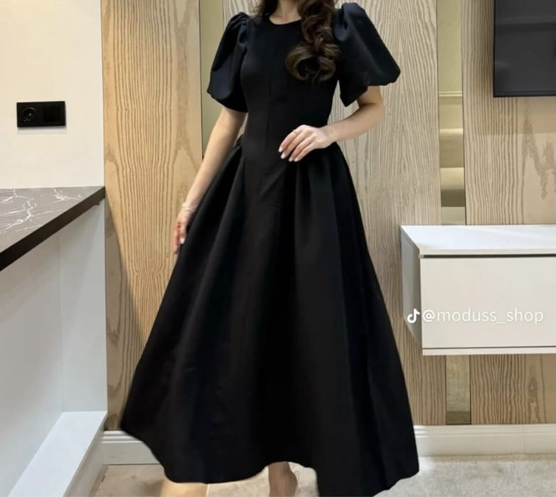 Черное платье.