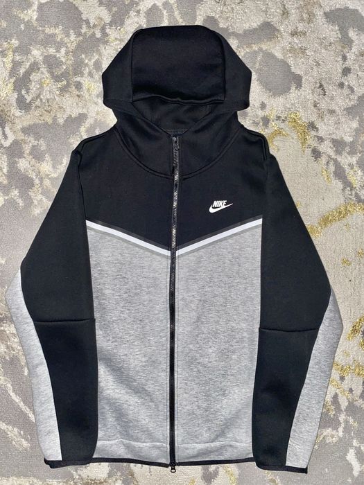 Продам зипки Nike Tech Fleece 2 шт.