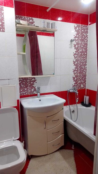 продается 2 комн кв р-н Школьник