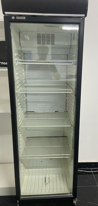 Продам витринный холодильник