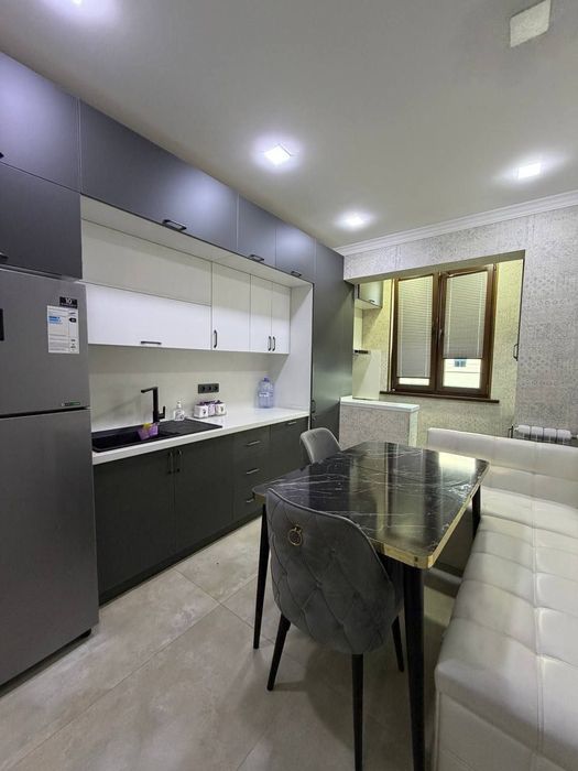 4-комнатная на м. Ойбек, ориентир "Точка вкуса", с новым евроремонтом