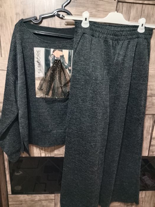 Женский новый костюм