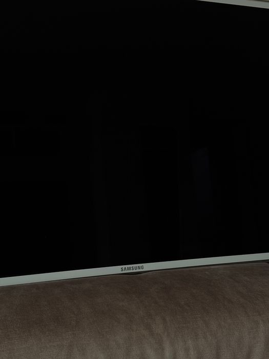 телевизор Samsung, модел UE40D6510WS, бял