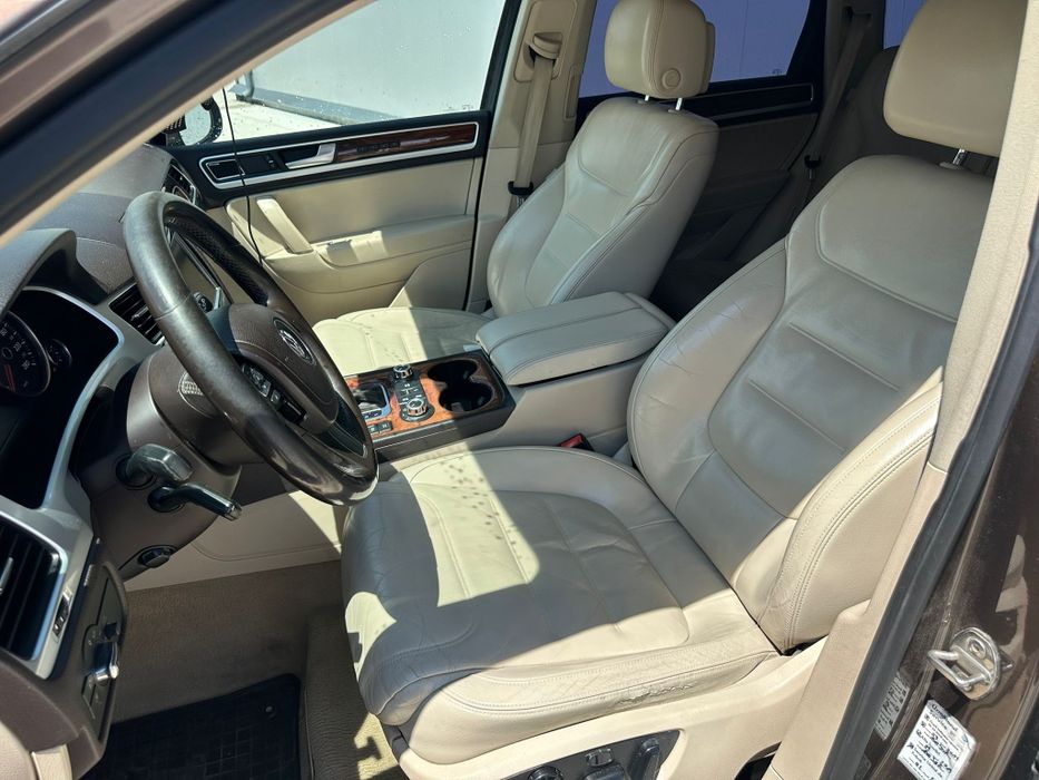 Volkswagen Touareg  7P  2011
3.0 TDI CASA