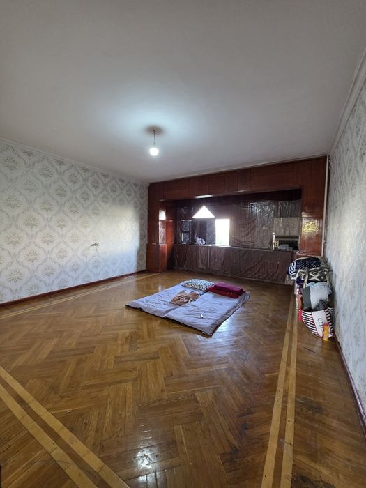 Срочно продам квартиру Юнусабад 11 метро в шаговой доступности