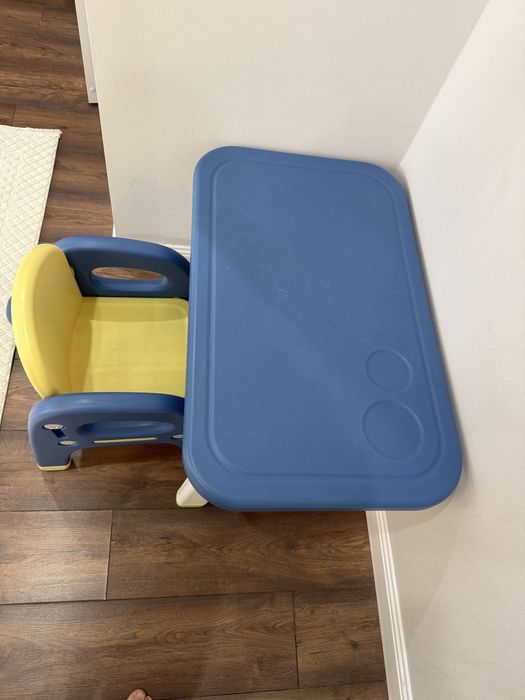 Стол и стульчик для маленьких