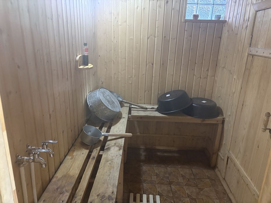 Домик с баней, беседкой.