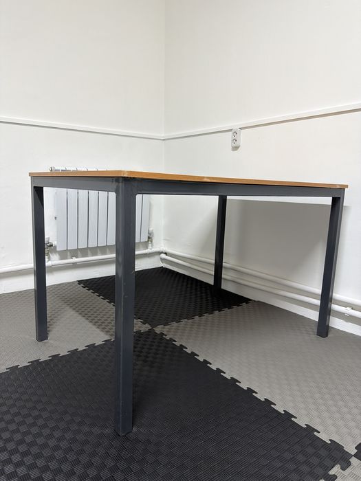 стол с серыми ножками б/у   120*80