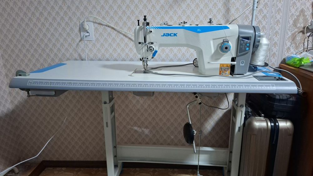 Продам швейную машину