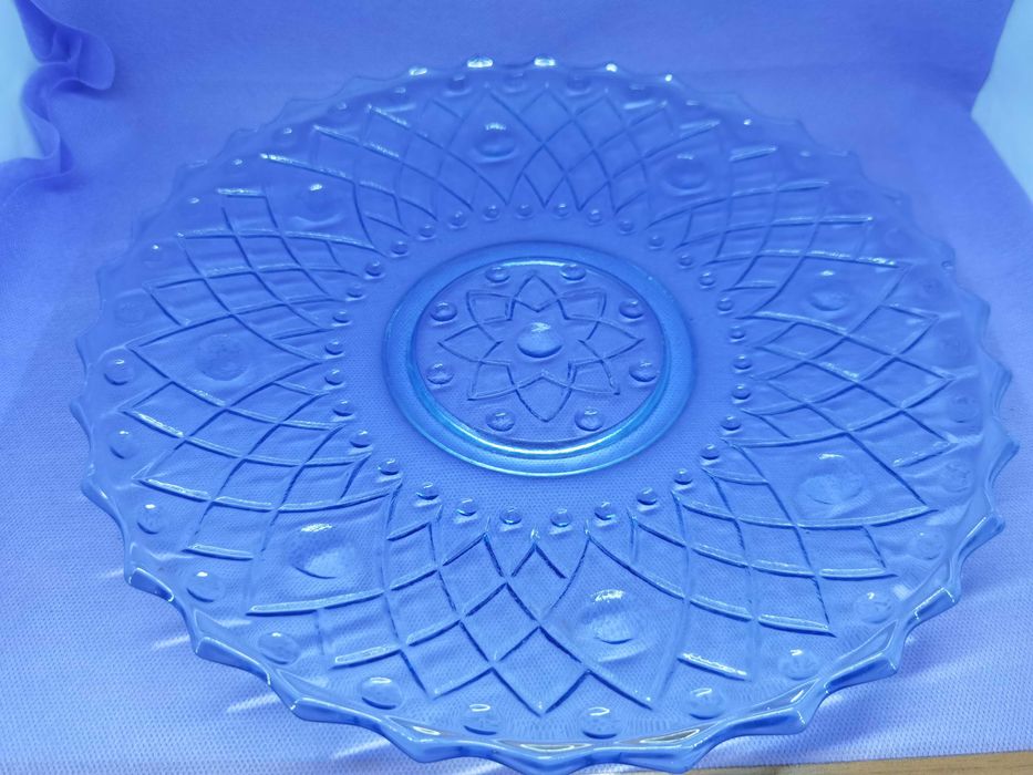 Стъклени купи и чинии не ползвани