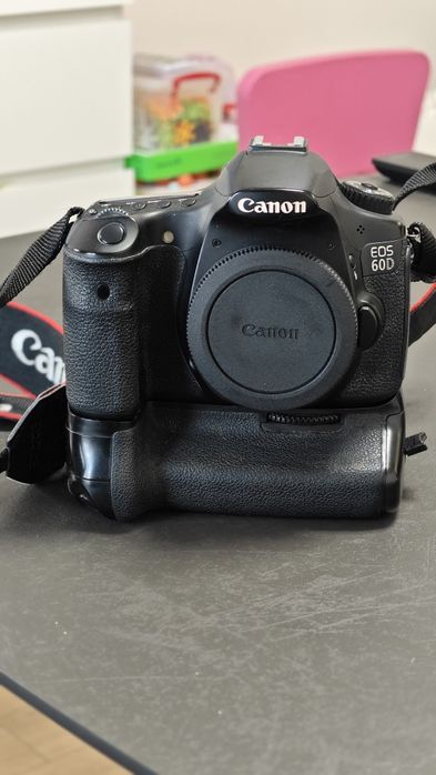 Canon 60d с 2 батерии и грип