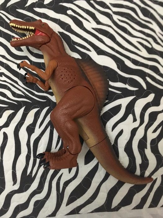 Продам динозавра на батарейках