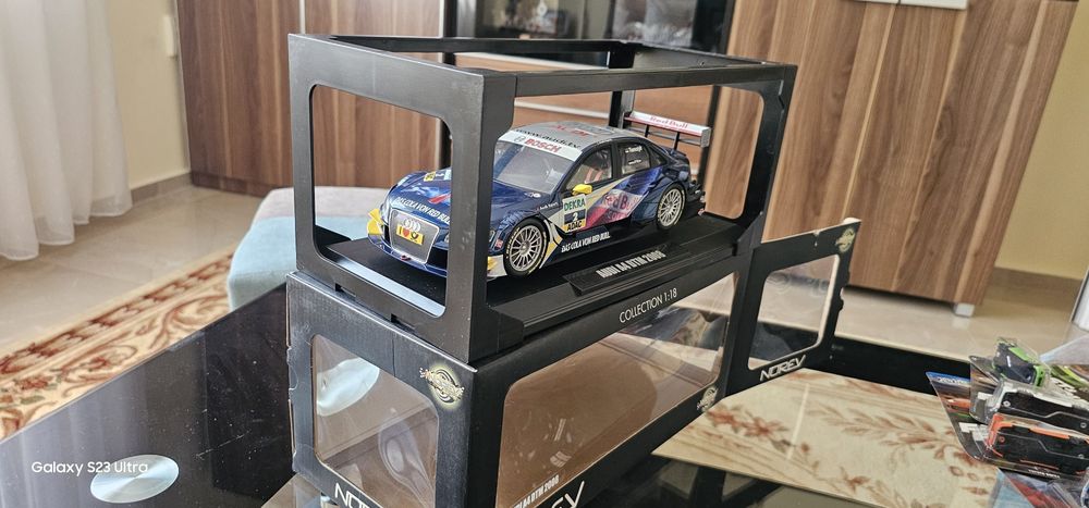 Продавам метални модели в мащаб 1:18