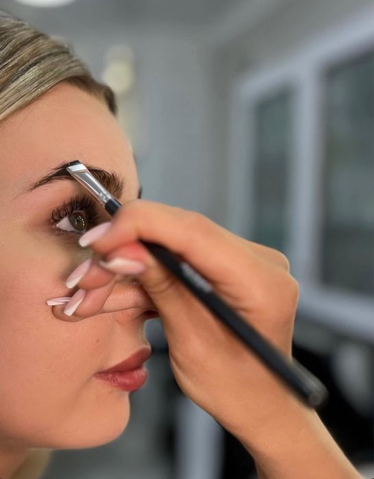 Макияж/коррекция бровей