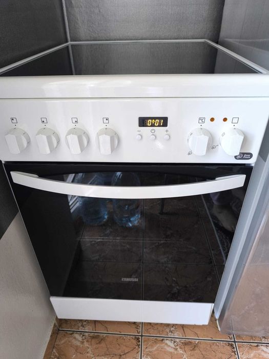 Aragaz electric ceramic Zanussi