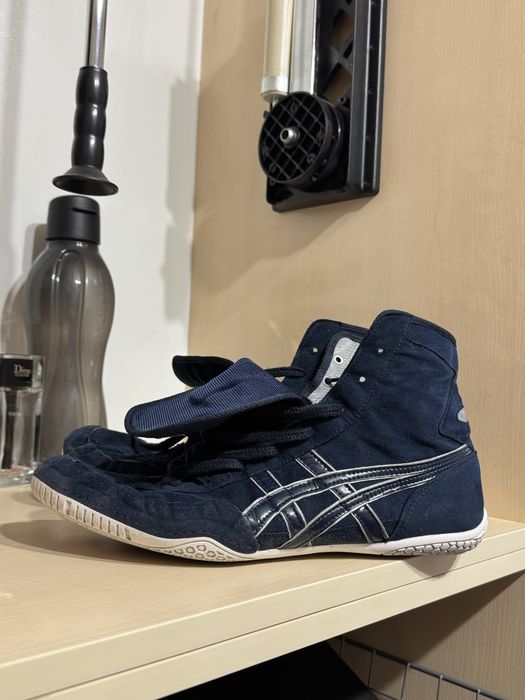 Продам ASICS TIGER в срочном порядке