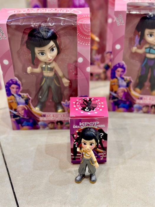 Kpop demon hunters музикални кукли комплект/K Pop demon hunters doll