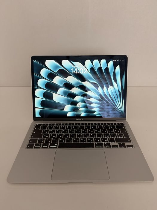 Macbook Air 2020, с мышкой