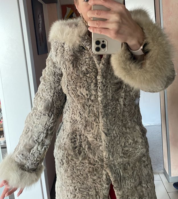 Haina de blana Luxury, din astrahan bej cu vulpe polara