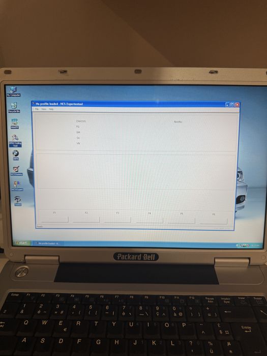 Лаптоп със софтуер за диагностика Packard Bell