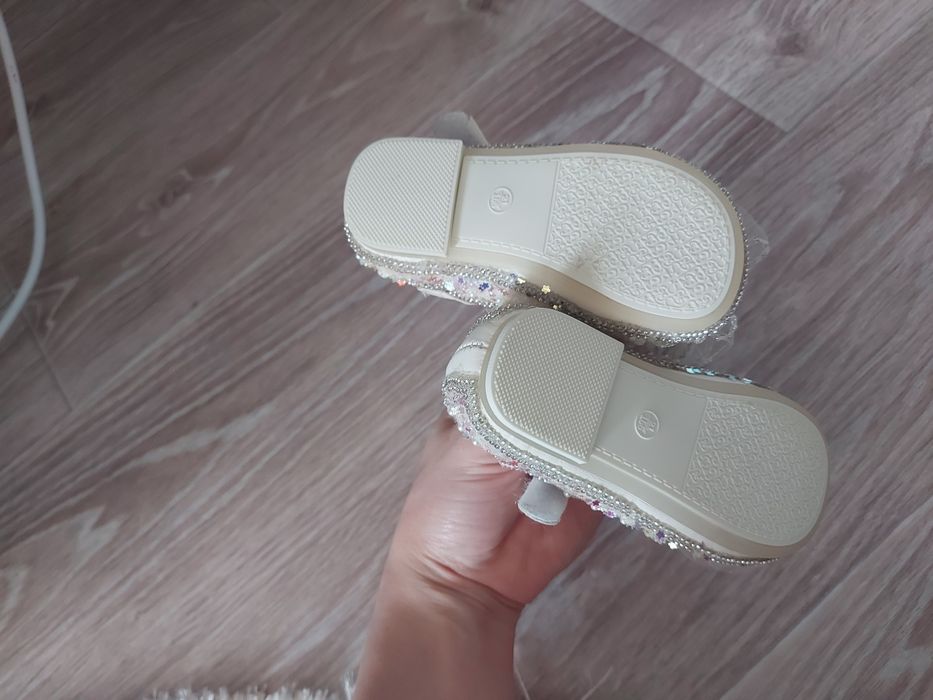 Продам детскую обувь /туфли/