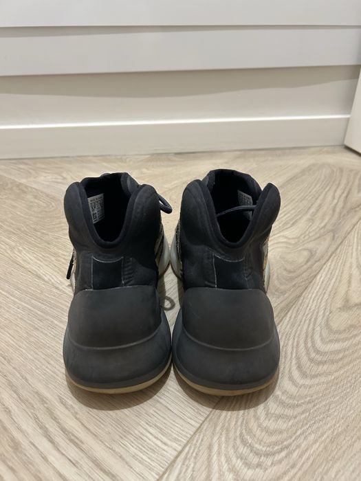 Yeezy Qntm Amber Tint