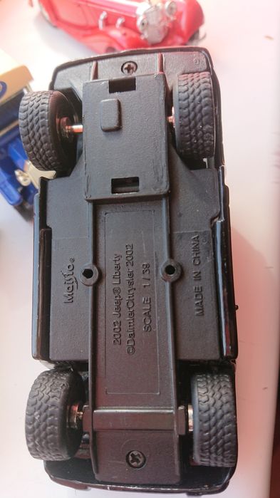 Количка Maisto Chrysler Jeep Cherokee 1/39