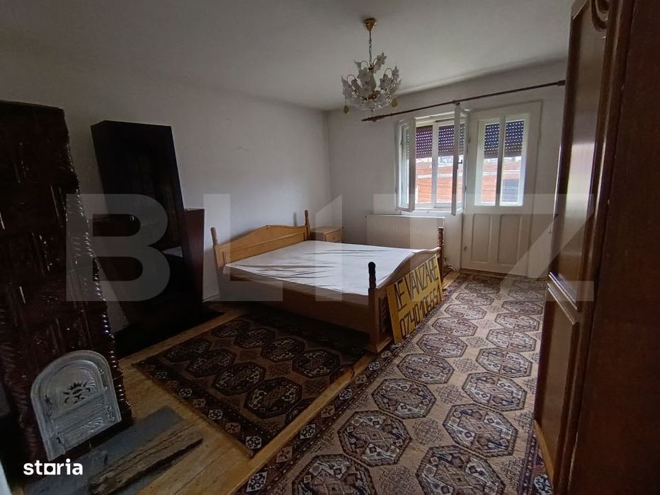 Casa de vanzare/spatiu comercial, cu 4 camere si un teren de 300 mp, c
