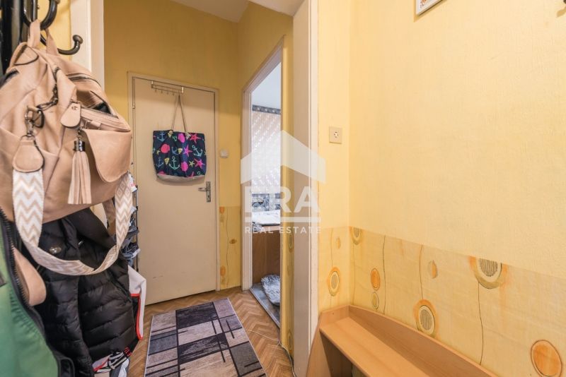 Двустаен, ексклузивен, южен апартамент за продажба, в кв. Младост, Вар