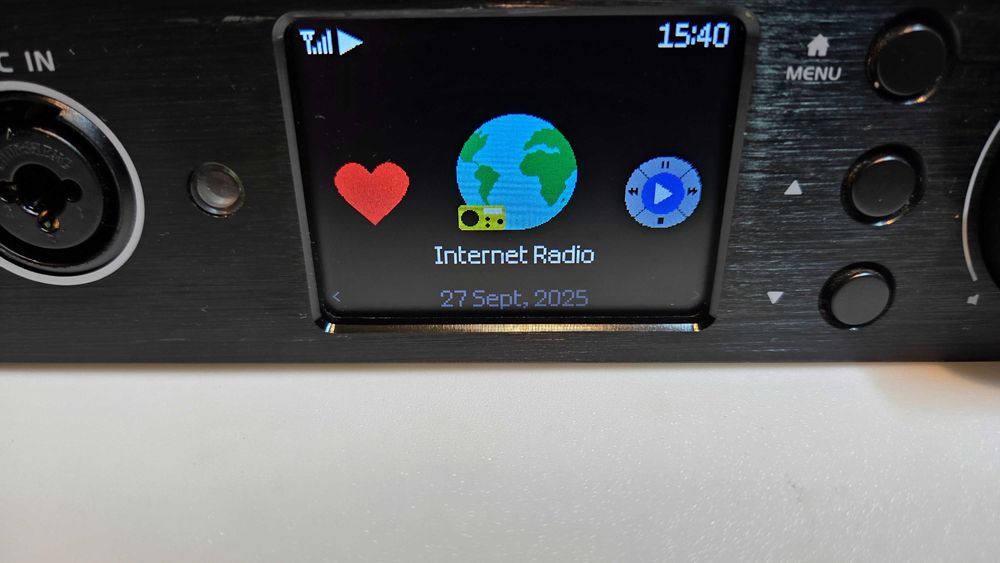 Omnitronic DJP-900NET Class D Amplifier with bluetooth, Internet Radio