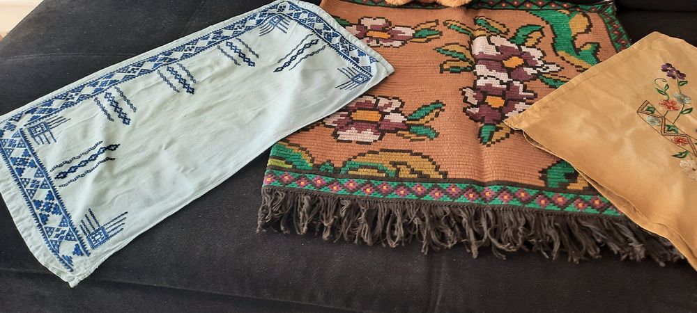 Ръчно ушит ковьор, 2 бр. ретро възглавници