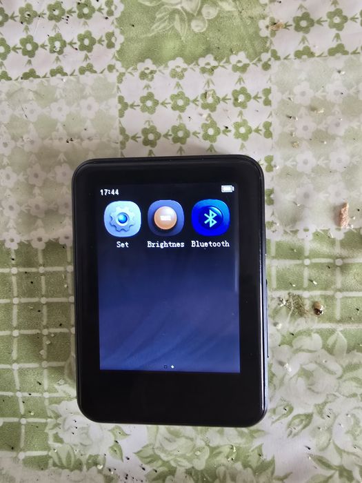 Преносим MP3, MP4 плеър  Benjie X1