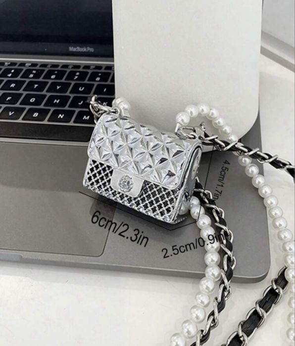 Мини чантичка аксесоар тренд