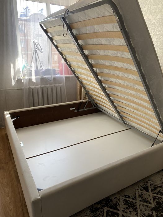 Продам кровать с матрасом