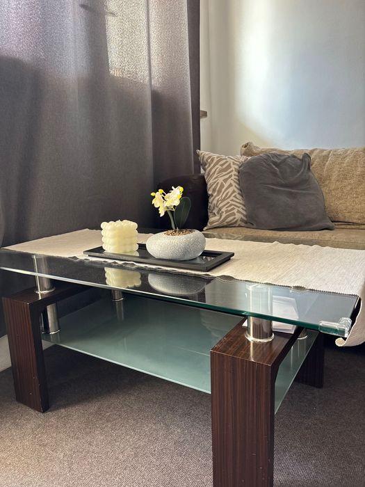 Холна стъклена маса на две нива