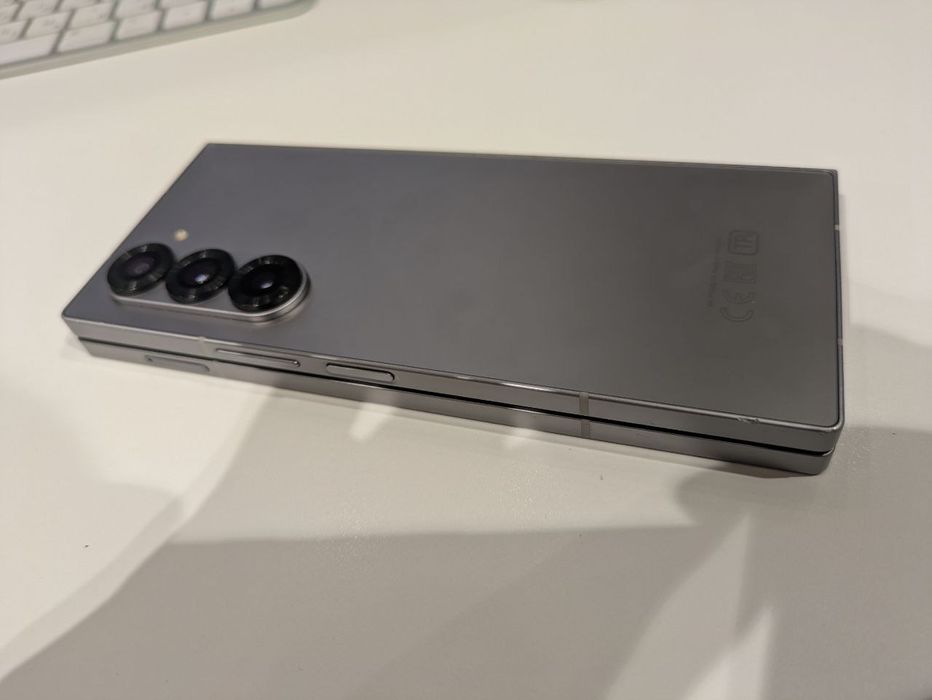 Z Fold 6 почти новый