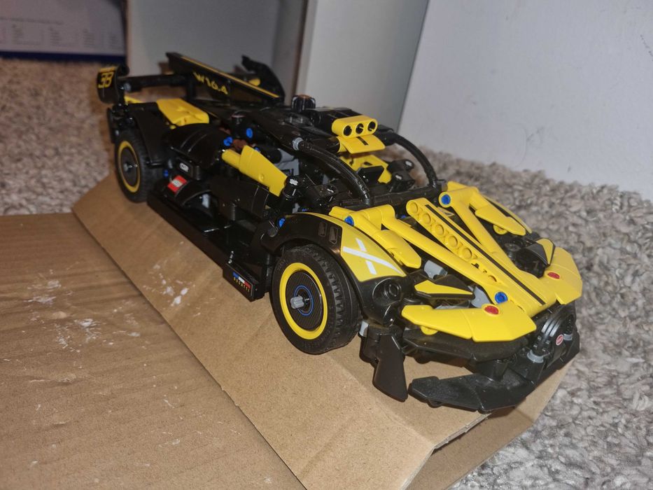 LEGO Technic -  Bugatti Bolide gata asamblat