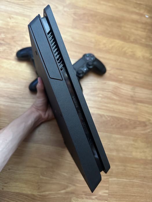 PlayStation 4 Slim 500Gb + 2 Ta pult+ Oxirgi chiqqan uyinlar