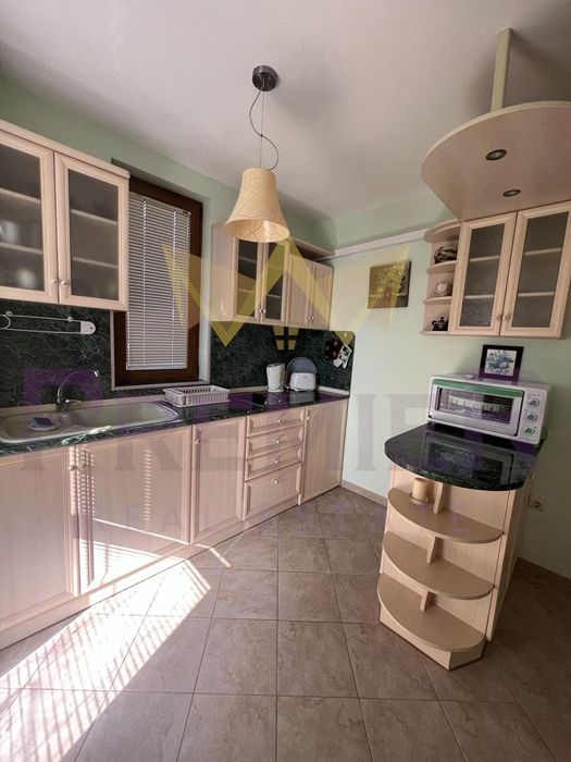 Дава се под наем Двустаен апартамент в к.к. Св.Св. Константин и Елена - 38 кв.м за 498.27 € - Снимка #1