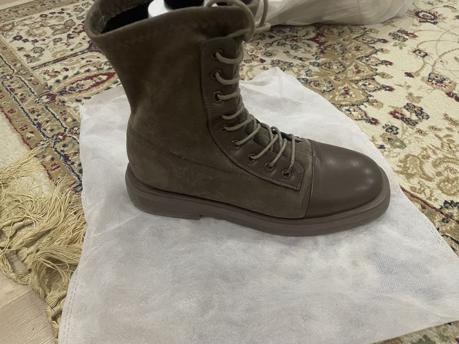 Продаются женские ботинки 38 размера