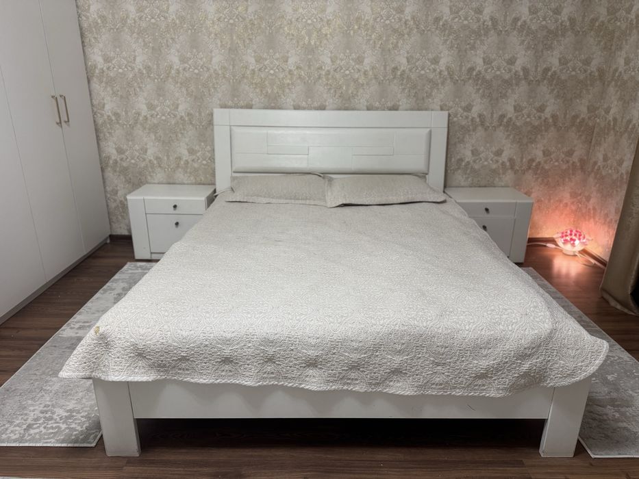 Продам кровать и 2 тумбы