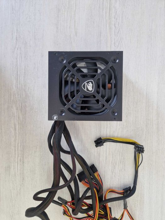 Cougar STX 700W 80 Plus Надежный блок питания