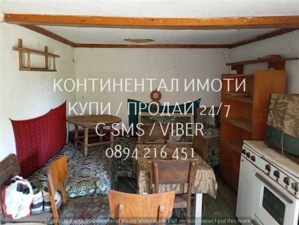 Едноетажна стара къща 60м2 с двор 900м2 с гараж - код 61809