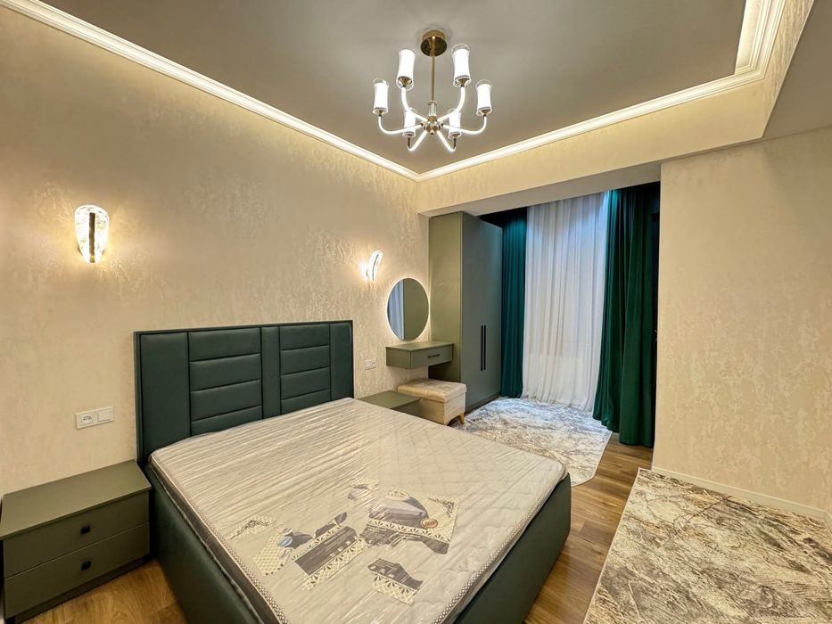 3 xonali kvartira sotiladi + katta hall aeroport tarafda