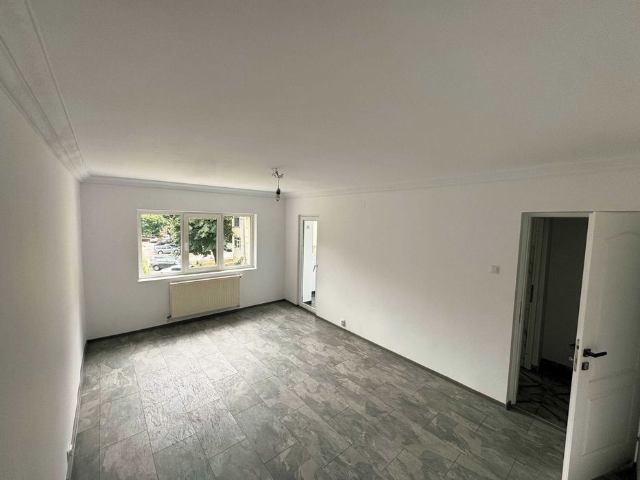 Apartament renovat cu 3 camere și 2 băi în Urziceni, Ialomița