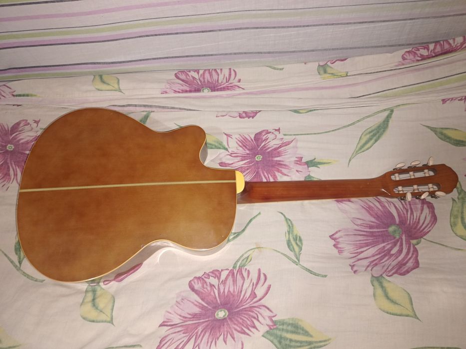 Гитара акустическая 6 струнная