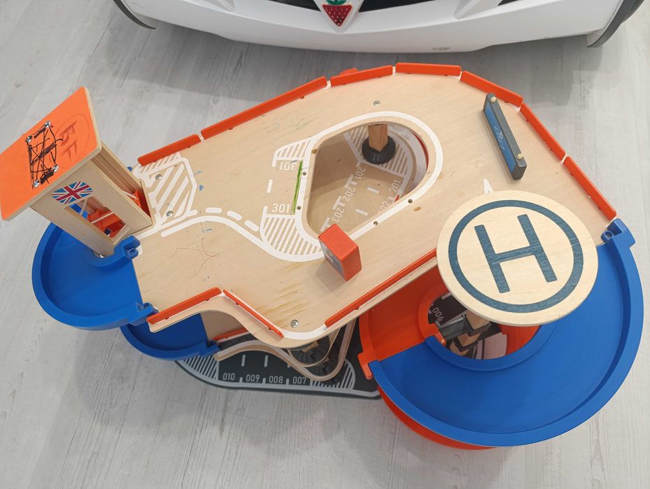 Детска дървена писта/паркинг