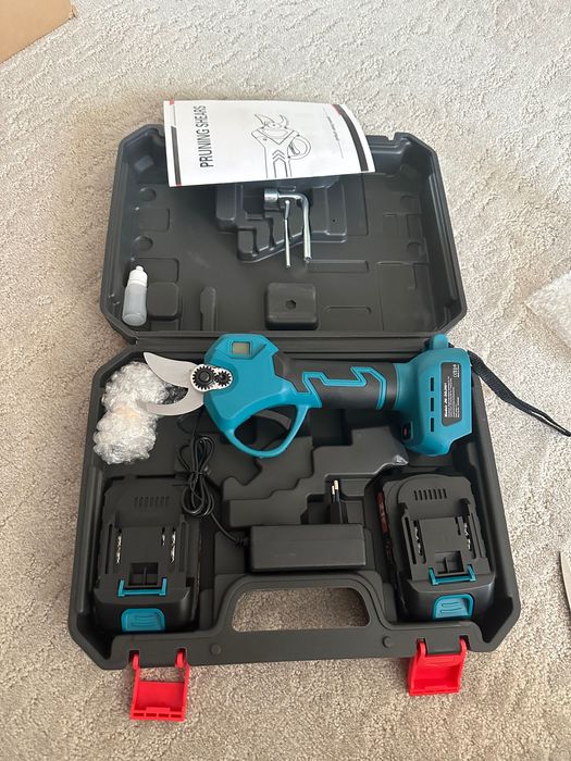 Foarfece sau foarfec taiat copaci si vie NOU 2 acumulatori