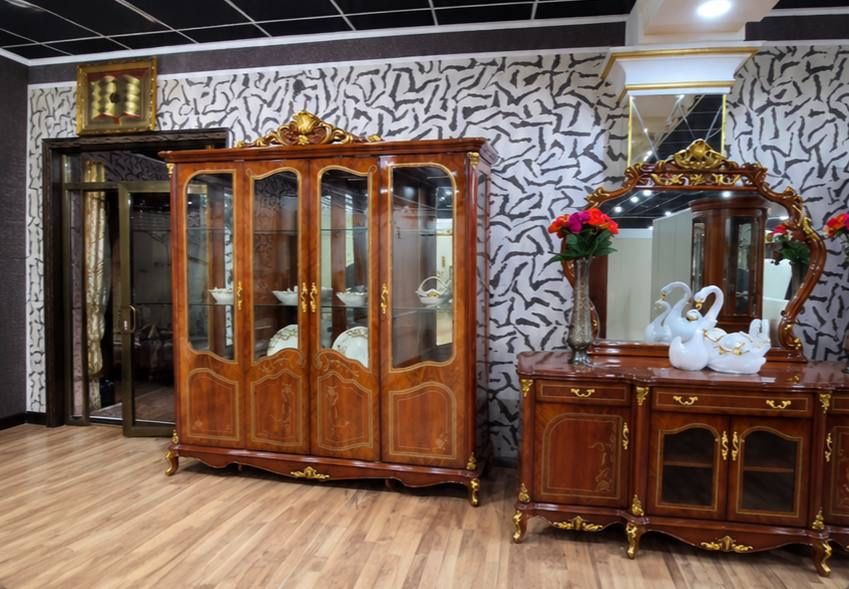 Мебел комплект (стенка, камот и зеркало) мултиварка от зептер подорок