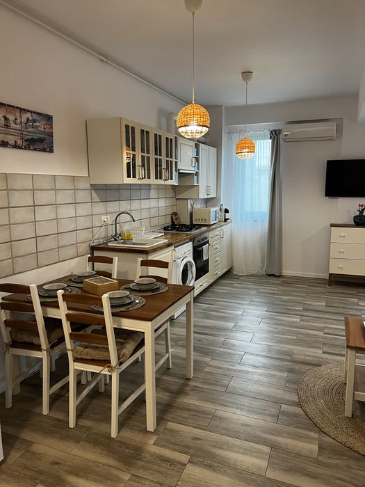 Inchiriez apartament 2 camere Mamaia nord